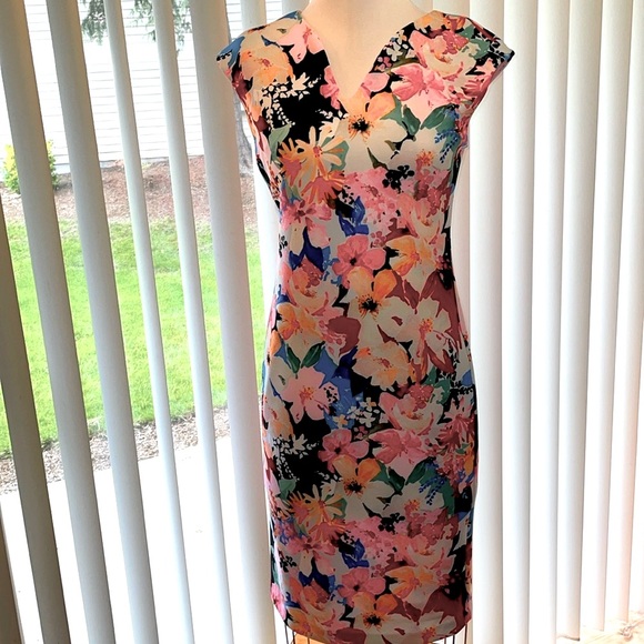 Tahari Dresses & Skirts - ❤️ Women’s NWT TAHARI V-Neck Dress Floral Print Sz S/P Floral Sleeveless Dress